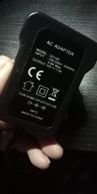 chargeur 12v 1500mha.jpg